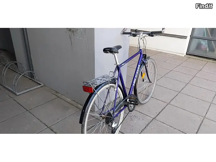 Myydään Miesten 28,tum,HELKAMA KULKURI Hybridipyörä