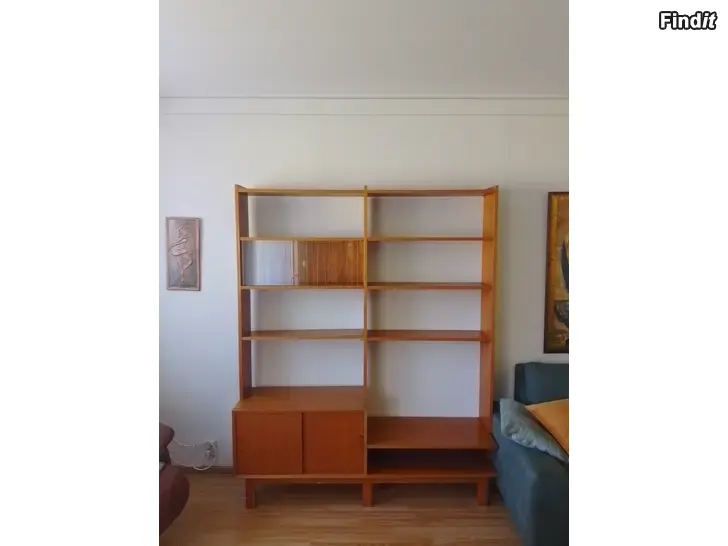 Myydään Retro bokhylla . 153 cm bred / 174 cm hög