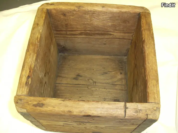 Myydään Sädeskapp 1820