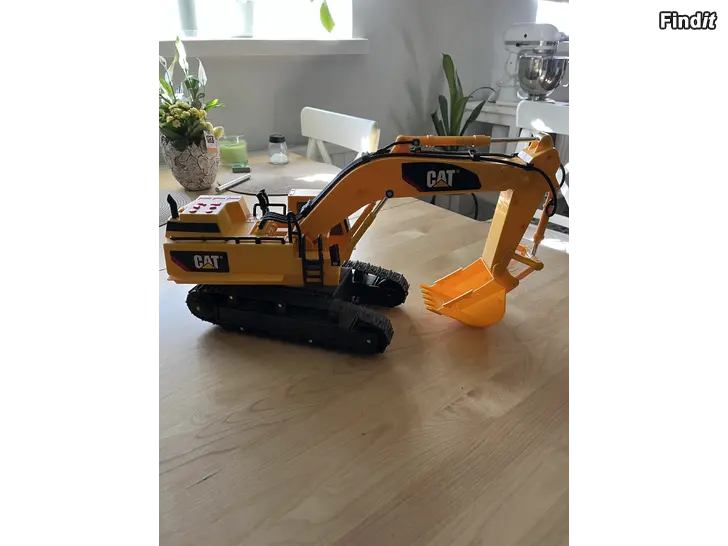Säljes Cate pillar grävmaskin