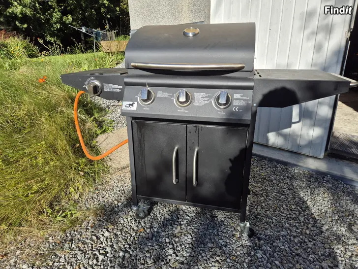 Säljes Mustang gasolgrill 3+1