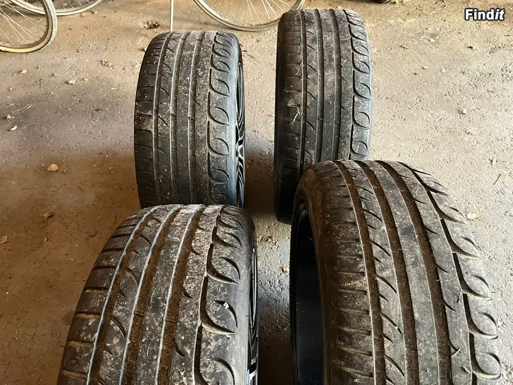 Säljes BMW fälgar och däck