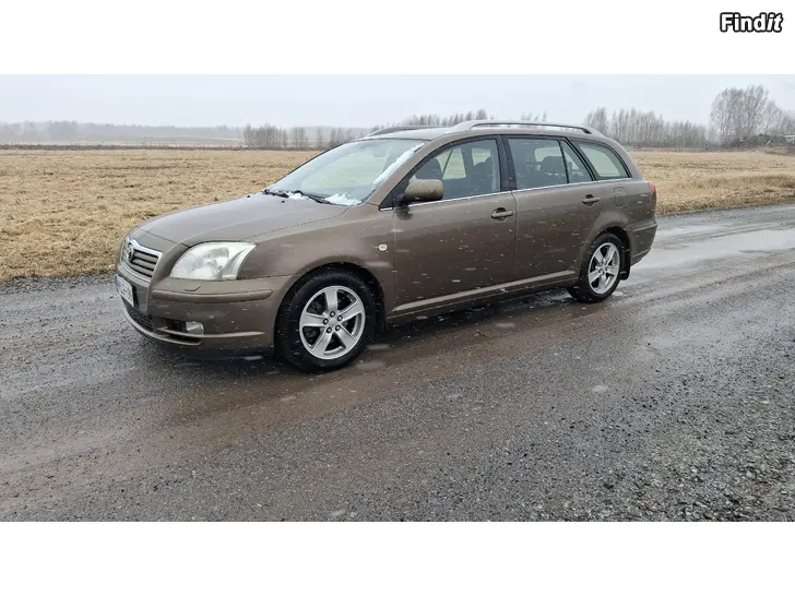Myydään Avensis 2.0 bensin