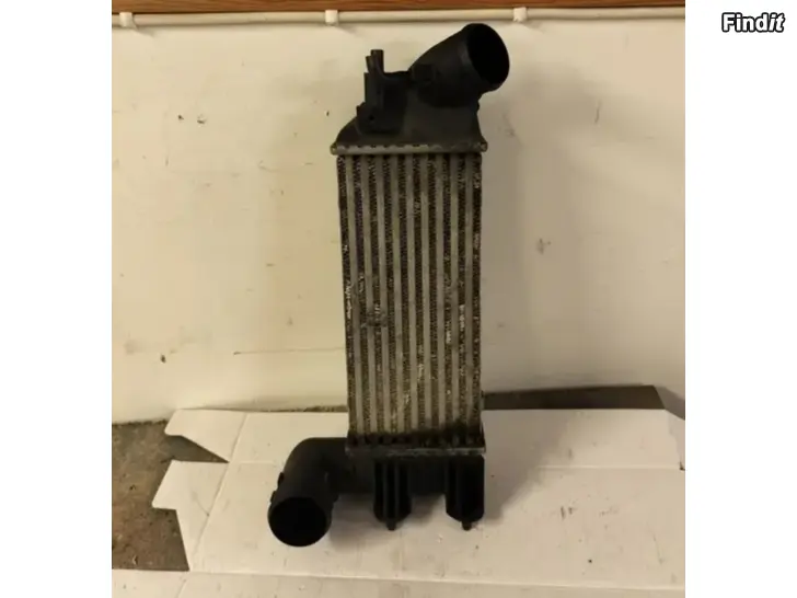 Säljes Välijäähdytin raidetangon sisä moottorituki