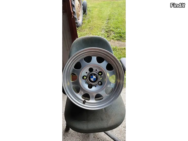 Myydään BMW 15 VANTEET
