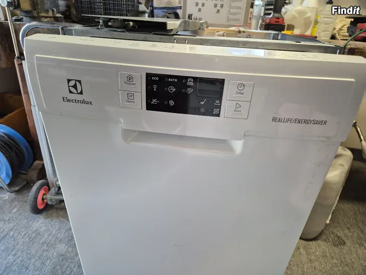 Myydään Kapea astianpesukone 45 cm Electrolux