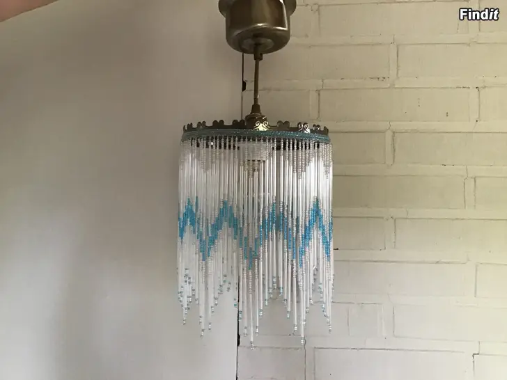 Säljes Gammal taklampa med pärlor RESERVERAD