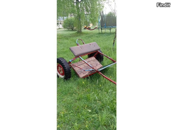 Myydään Vanhat hevoskärryt
