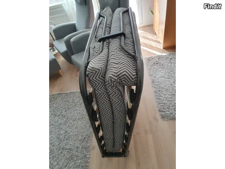 Säljes Ihopvikbar Gästsäng