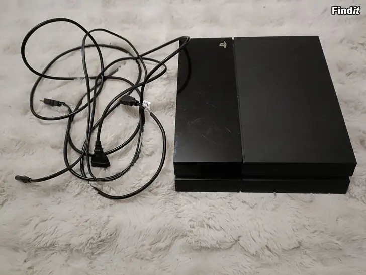 Myydään Playstation 4