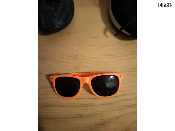 Myydään Aurinkolasit