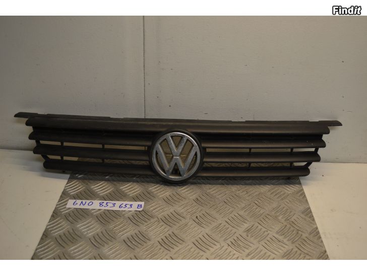 Säljes Volkswagen Polo 95-99 jäähdyttäjän ritilä 6N0853653B front bumber radiator grill