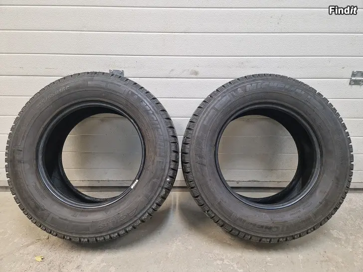 Säljes 2st Vinterdäck michelin 235/65R16c