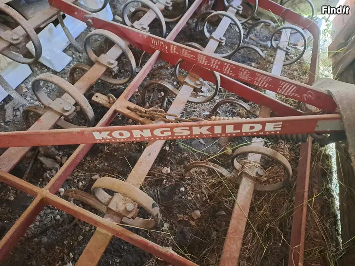 Säljes Gammal fjäderharvo