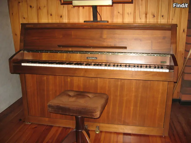 Myydään PIANO