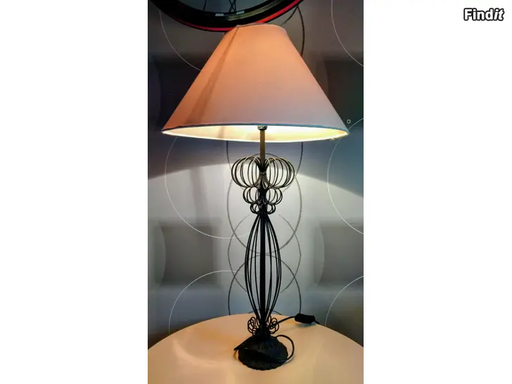 Myydään Speciell bordslampa