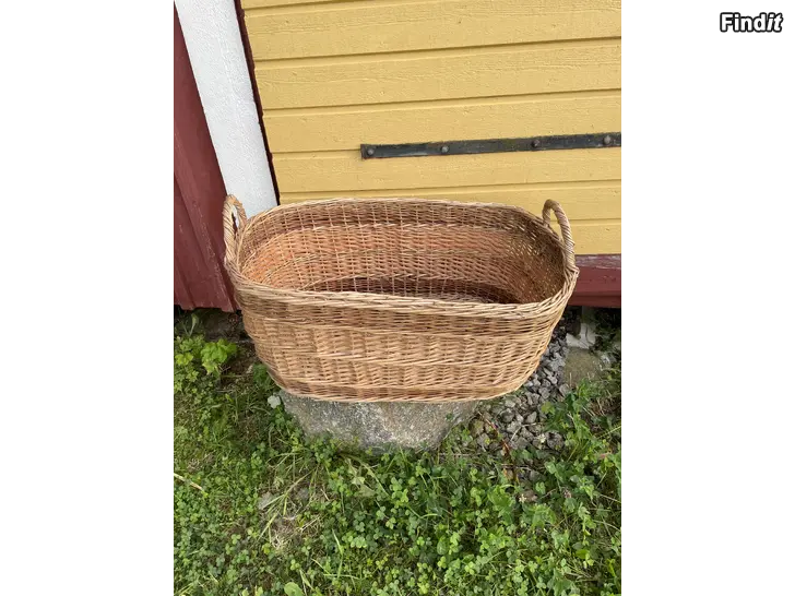 Säljes Gammal stadig korg
