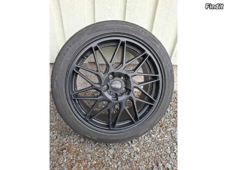 Säljes Sommardäck med fälg