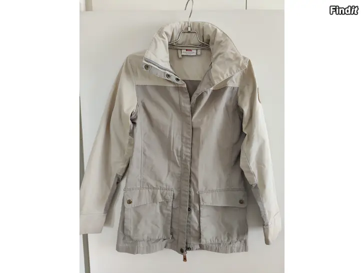 Myydään Fjällräven lätt ofodrad jacka dam storlek xs-s eller 38