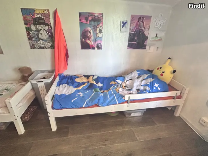 Myydään 2 barn sängar