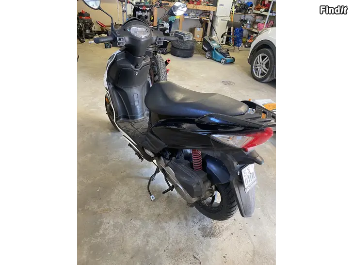 Säljes SYM 4 jet - reservdelsmoped