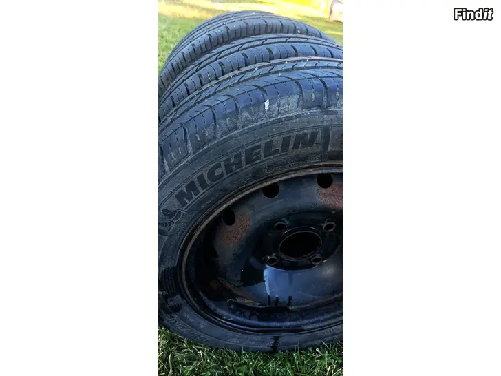 Säljes 4 st Michelin 155/70 R13 sommardäck på fälg  4x100