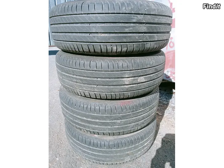 Myydään Kesärenkaat Michelin 195765R15 91H vanteet 4-108 PSA