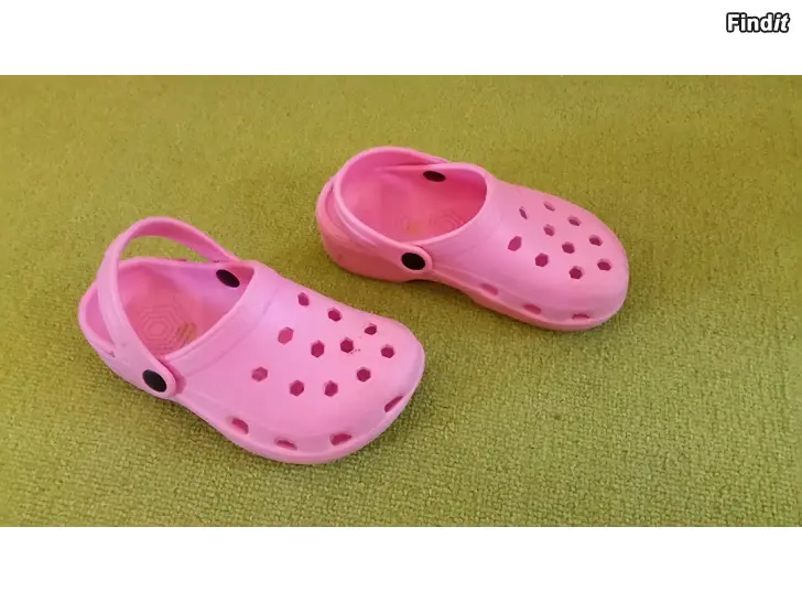 Myydään Rantasandaalit pinkit koko 29 -hinta 2e