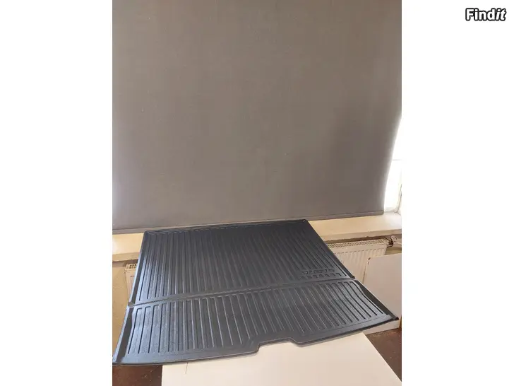 Myydään Volvo XC60 mk2 OEM Tavaratilan kaukalomatto vm. 2018 ja uudemmat