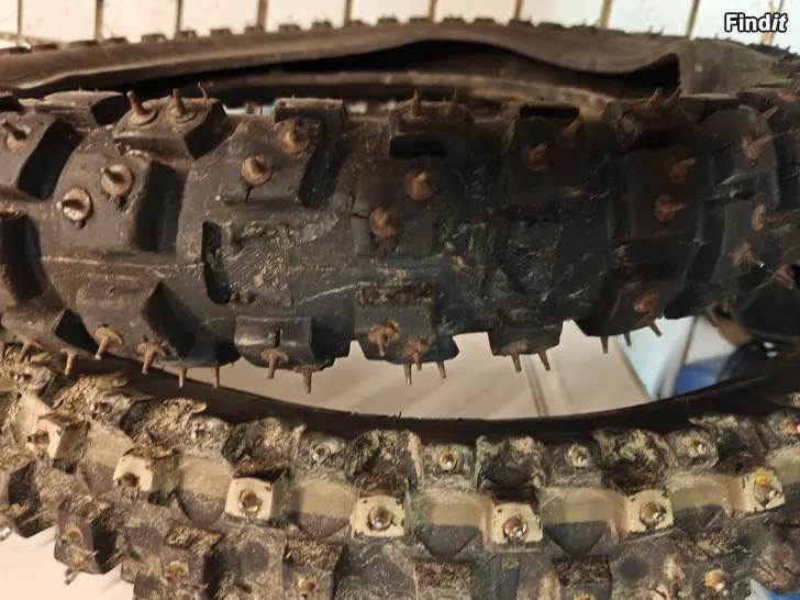 Säljes Jääpiikkejä 21 ja 19