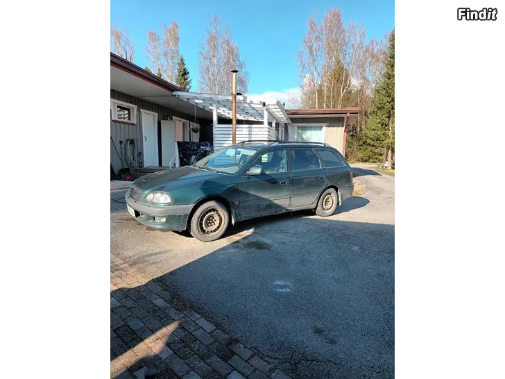 Myydään Toyota varaosiksi