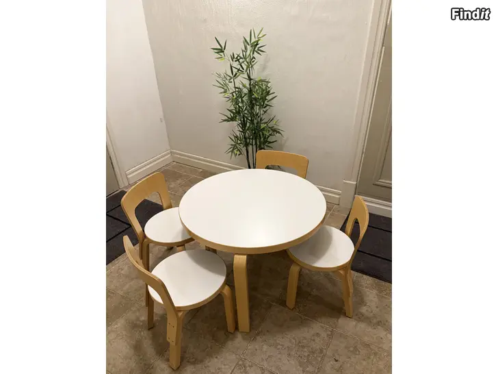 Myydään Artek pöytä ja neljä tuolia