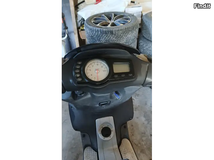Myydään Moped