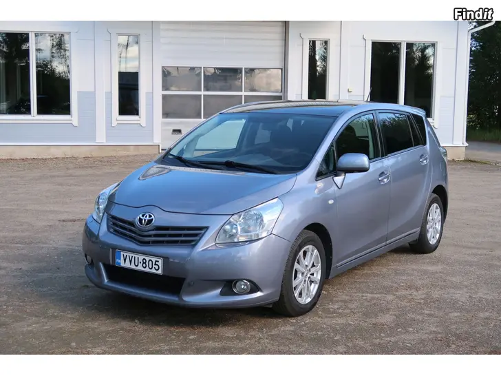 Myydään TOYOTA VERSO 1.8 SOL 7 HLÖ AUTOMAATTI 5800euroa
