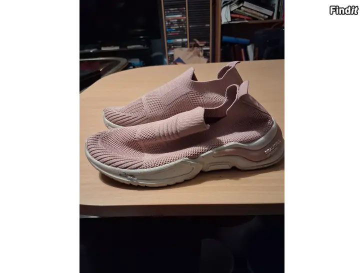 Myydään Slip-on-sneakers st 37