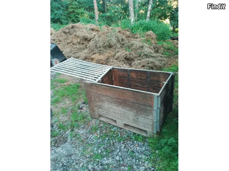 Säljes slowfeeding hölåda häst