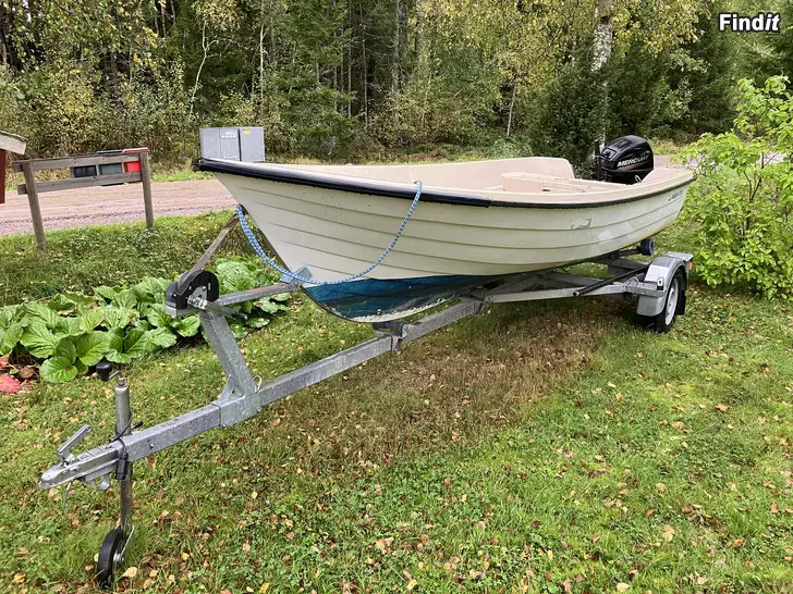 Säljes Paro 4700 med 20 HP Mercury