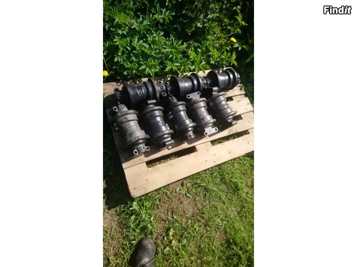 Myydään Grävmaskins bältrullar nya