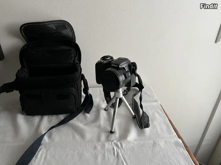 Säljes Nikon Coolpix L 120 kamera + tripod och väska