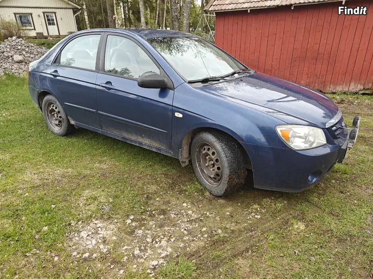 Säljes Kia Cerato -05