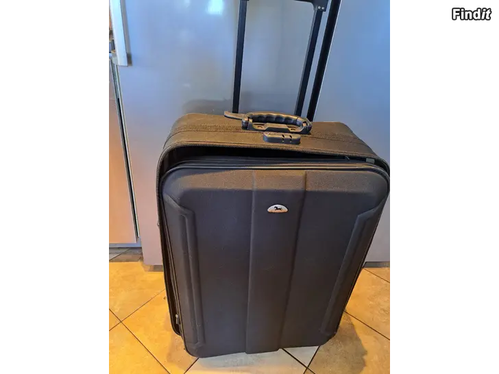 Myydään Ny Black Horse 78x52x30 resväska