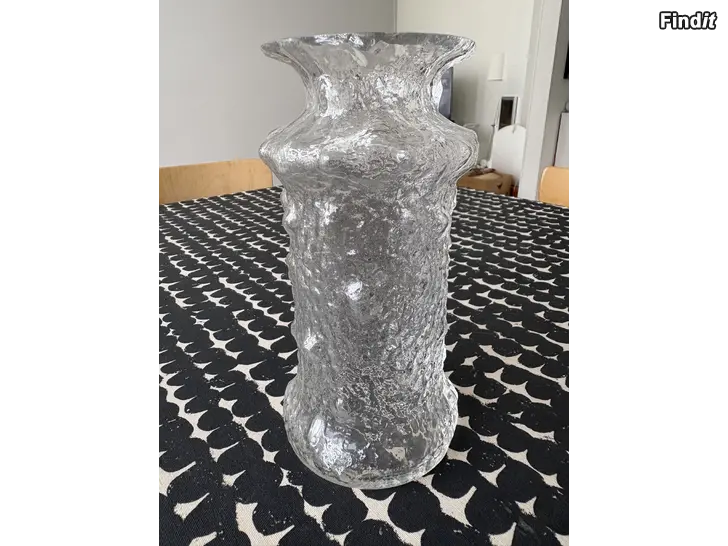 Säljes Iittala Timo Sarpanevan suunnittelema Rubus maljakko