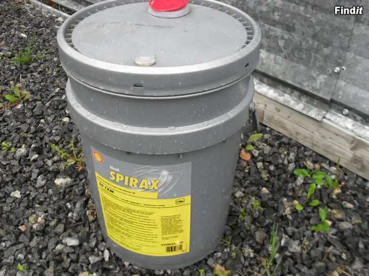 Myydään Traktorin vaihteisto/hydraliöljy