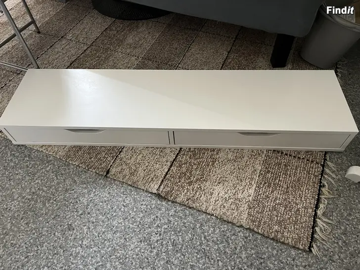 Myydään Ikea hylla