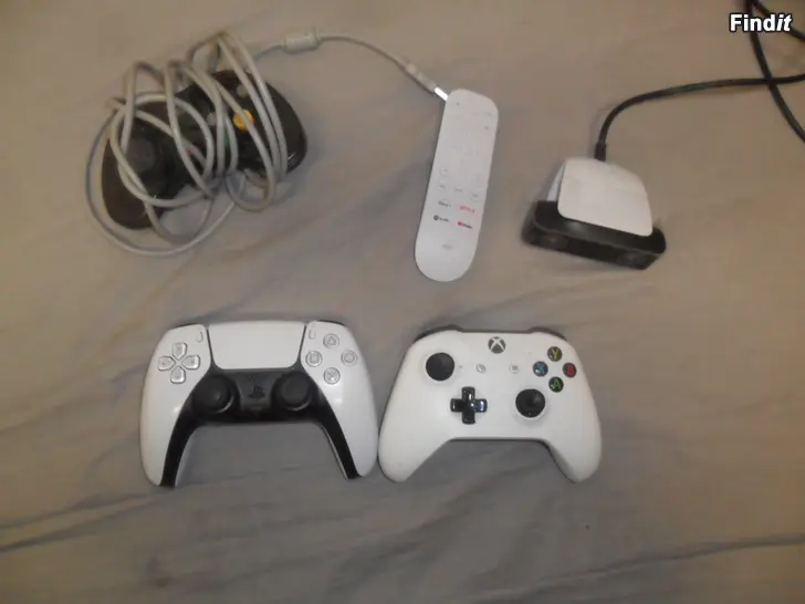 Myydään ps 5 ohjain... x box ohjain..hd kamera ps 5 ......kauko säädin ps 5,,,,,,,,,,,retro ohjain
