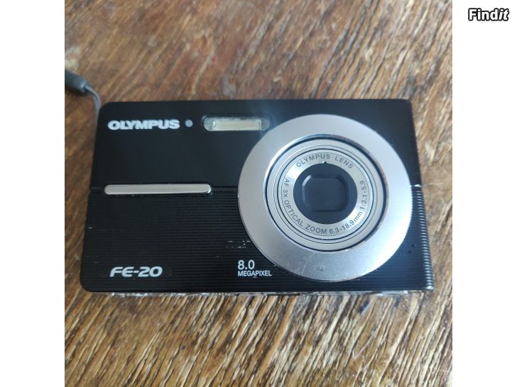 Myydään Olympus fe-20 digikamera+laturi+ ja adapterit muistikortille