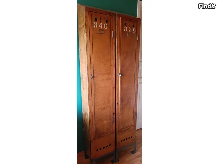 Myydään Antika och unika klädskåp i trä