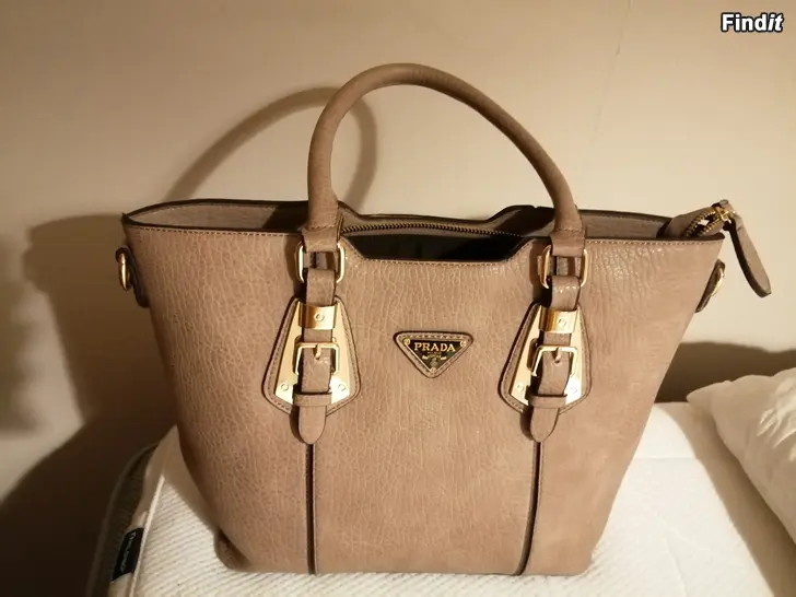 Myydään Aito Prada Milano käsilaukku