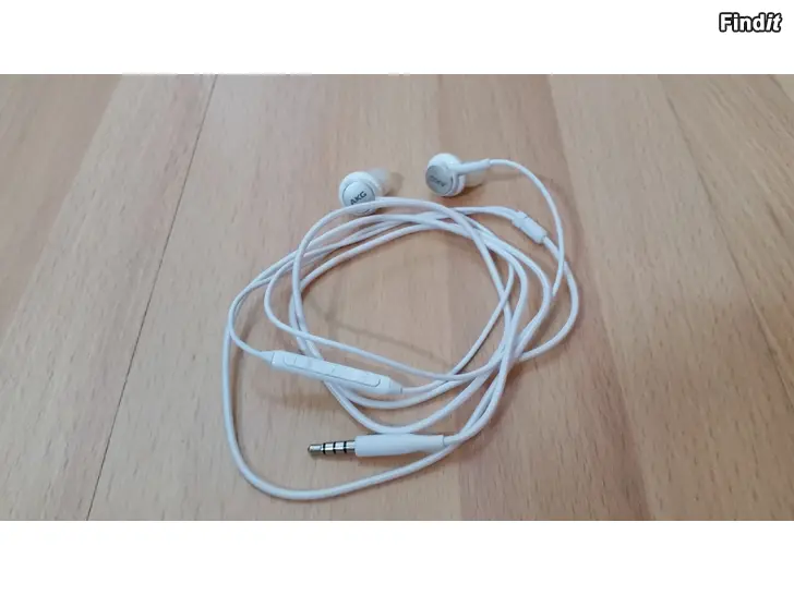 Myydään AKG nappikuulokkeet valkoinen 3.5mm plugi liitin 3e