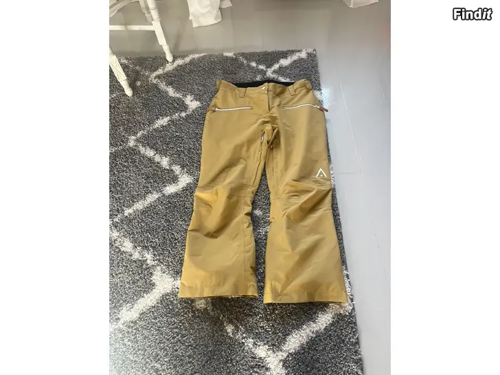 Myydään Wear colour lasketteluhousut kokoa 42